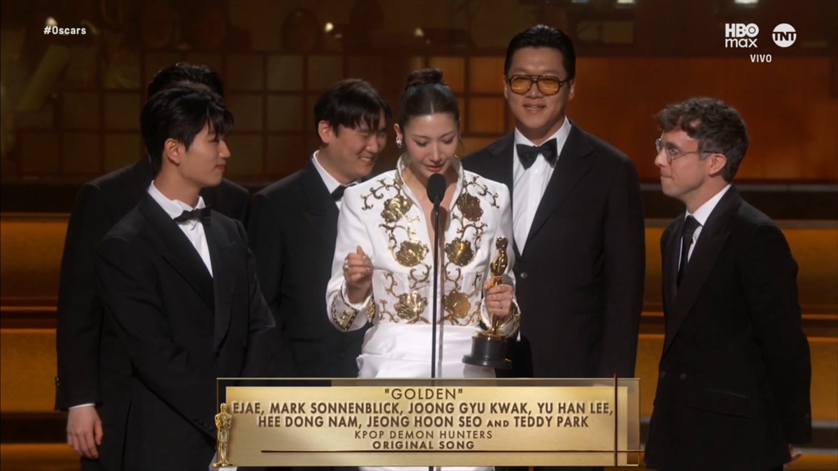 Obvio que Golden se iba a llevar el Oscar.
Pero qué onda que cortaron los agradecimientos D: