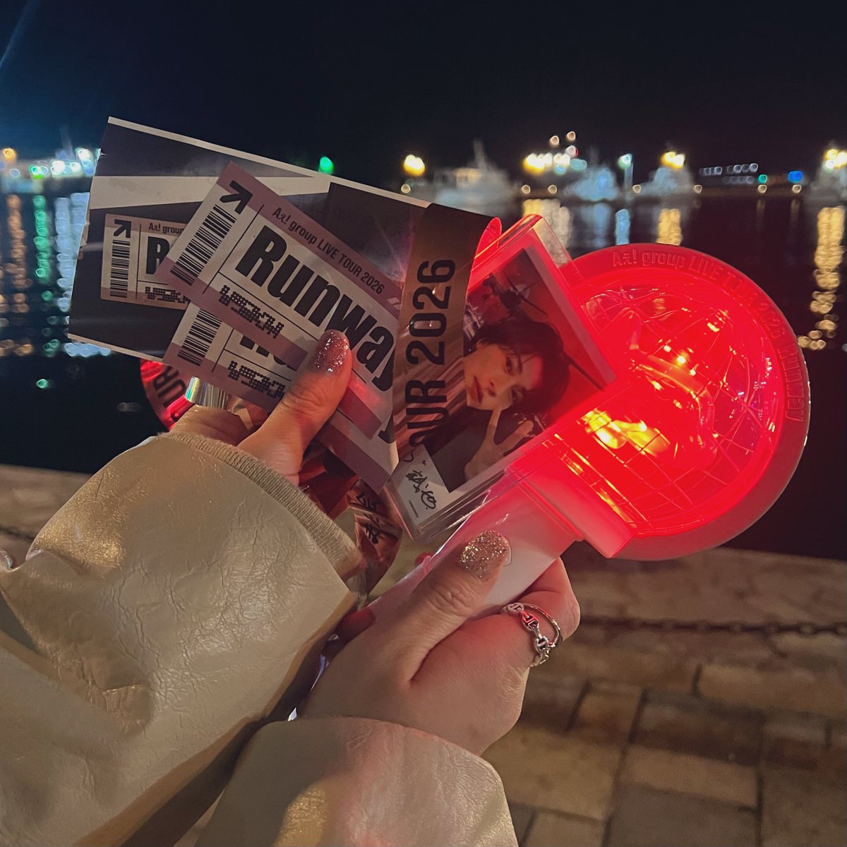 aaaaa_____0824's tweet photo. Aぇさんに
会えるのは今年最後。

一瞬一瞬を噛み締めながら
色んな想いで会場で過ごした🌙

たくさんの幸せをありがとう。

 #AぇツアーRunway https://t.co/qi46MdiZFJ