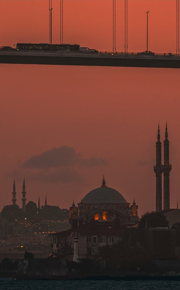 Kudretine sıgınıyorum 
Ya Rabbim!
ALLAH'ın rahmeti üstünüze,
Bereketi kesenize,
Huzuru gönlünüze,
Nuru yüzünüze doğsun.
Kalpten ettiğimiz tüm dualar kabul olsun🤲🏻

Tüm Müslüman aleminin Kadir Gecesi mübarek olsun Rabbim tekrarına erdirsin inşallah 🤲🤲
#KadirGecesi