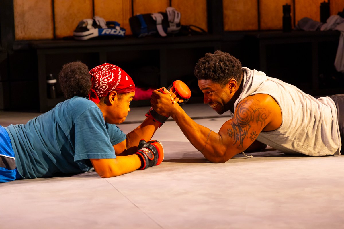 6 second review tweet media