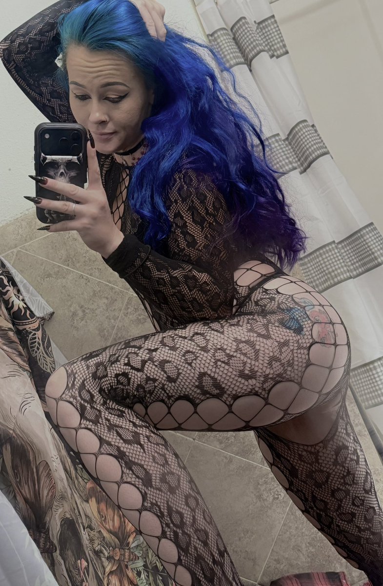 Violetmilf98's tweet photo. Just dropping by to say hi https://t.co/rtGZcUGn7l