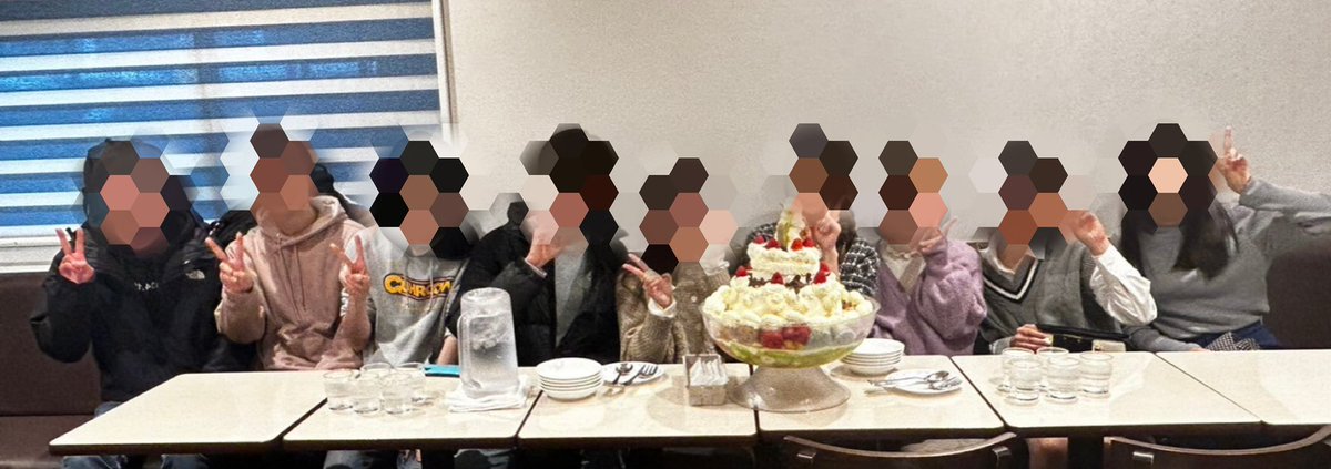 HKD_helloken's tweet photo. でっかいパフェに行こうって言い出しっぺなのはいっつも君だし🍓

モーニング娘。'23の『なんざんしょ そうざんしょ』の歌詞から着想を得て、雪印パーラーのデカすぎるパフェにみんなで挑戦しました🥄

こんな面白い思いつきが即イベントになるのもキタハロの魅力✨

キタハロが気になった方はDMまで！ https://t.co/VQRoRBgEnA