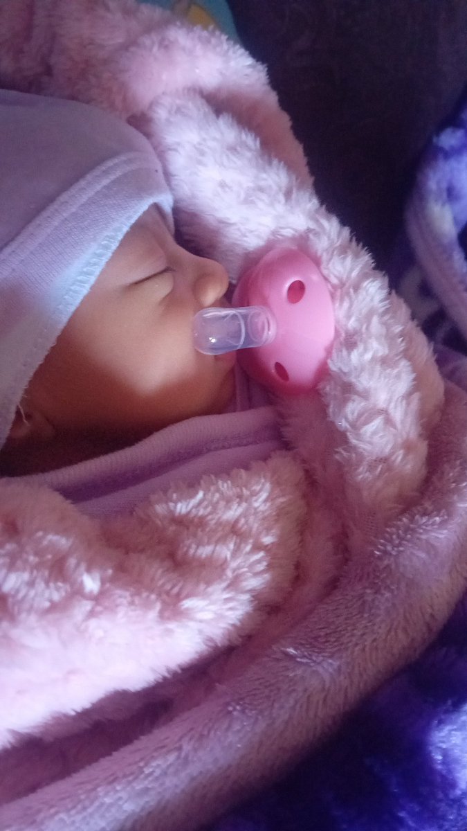 NOOR1870514's tweet photo. What did this child do to deserve living such a difficult life in Gaza, suffering from umbilical cord pain? Please donate to help my child; consider her your own daughter. https://t.co/UT4E1t2BxZ https://t.co/oYhKs8msdd