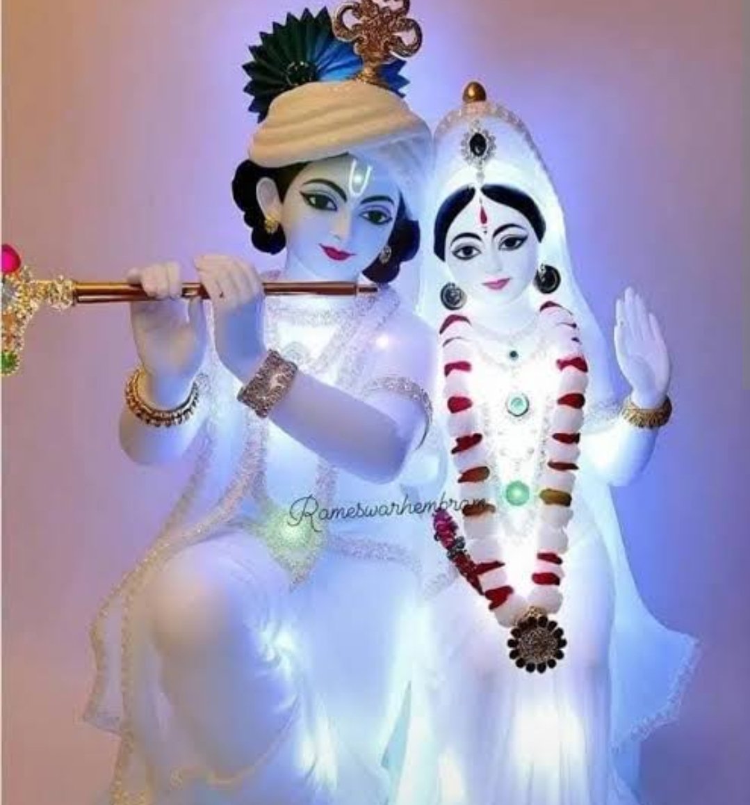 जीवन का संबंध पद या प्रतिष्ठा का मोहताज नहीं होता...स्नेह और विश्वास की बुनियाद पर टिके होते है
#सुप्रभात_वंदनमित्रगण🙏🏻💐☕️
#ॐ_गं_गणपतये_नमो🚩🕉🔱
#ॐ_नमो_नारायणा 🙏🚩🕉
#ॐ_नमः_शिवाय 🚩🔱
#जय_श्री_राधे_कृष्ण 🚩🕉
#जयखाटूश्याम_नरेश 🔱🏹🚩
#राधे_राधे🚩🌹
#बज़्म #सरस
#शबनम 🌸✍️