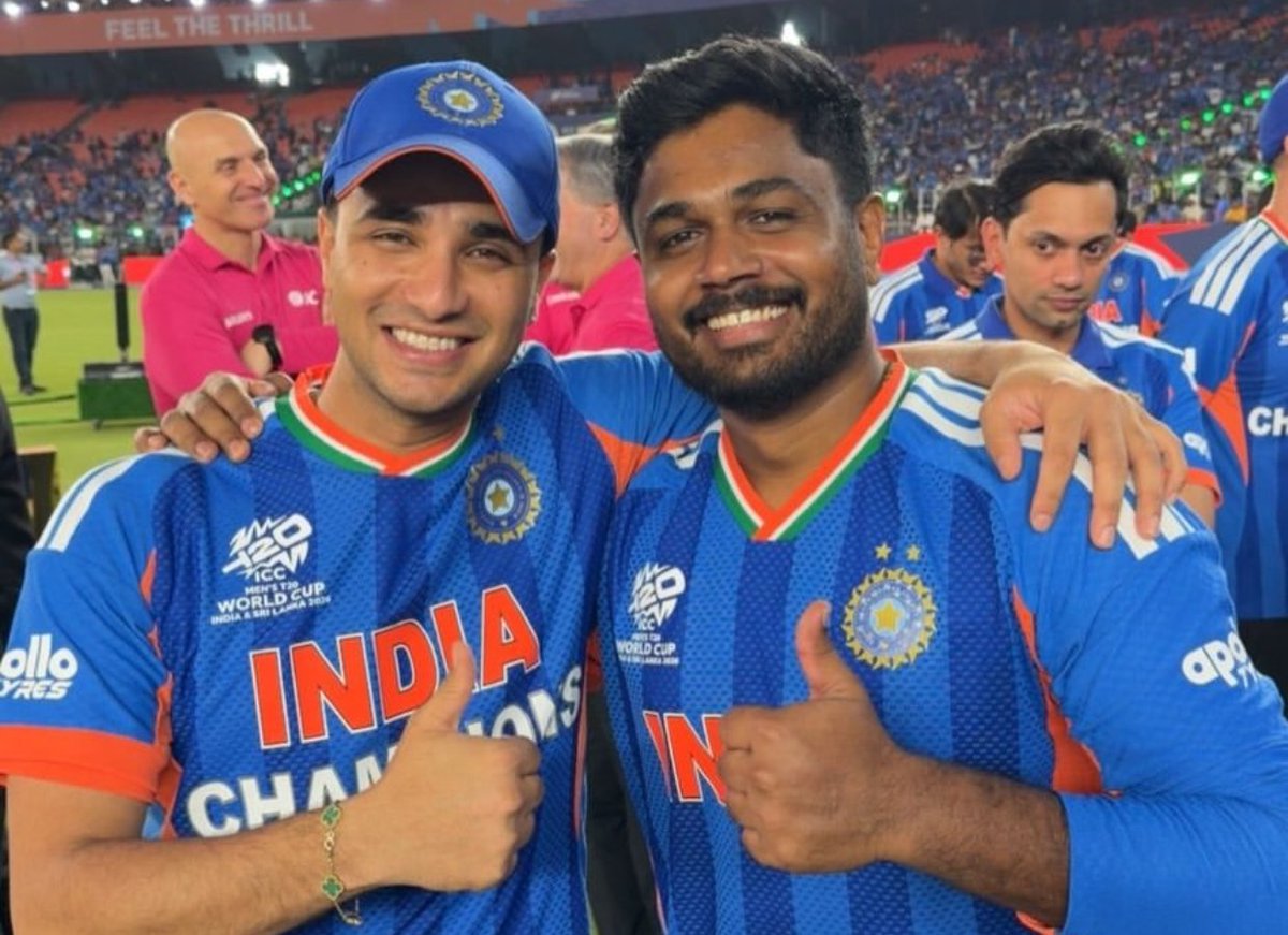 CricCrazyJohns's tweet photo. The Sanju Samson Effect 🫡 [India Today] 

Abhishek Sharma "Against England in the semifinal, an off-spinner was bowling and it was the last ball of the over. Sanju  told me there was no need to attack in that over but I went for the shot, it didn’t execute properly and I got out - After that I decided that if Sanju tells me something in the final, I will listen no matter what - In the final against New Zealand, at the end of the 5th over Sanju told me there was no need to hit in this over because we still had one more over left in the powerplay. I played the 5th over normally and then ended up scoring 20 runs in the 6th over".
