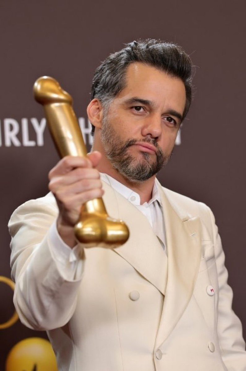 ✞Vηєησ tweet media