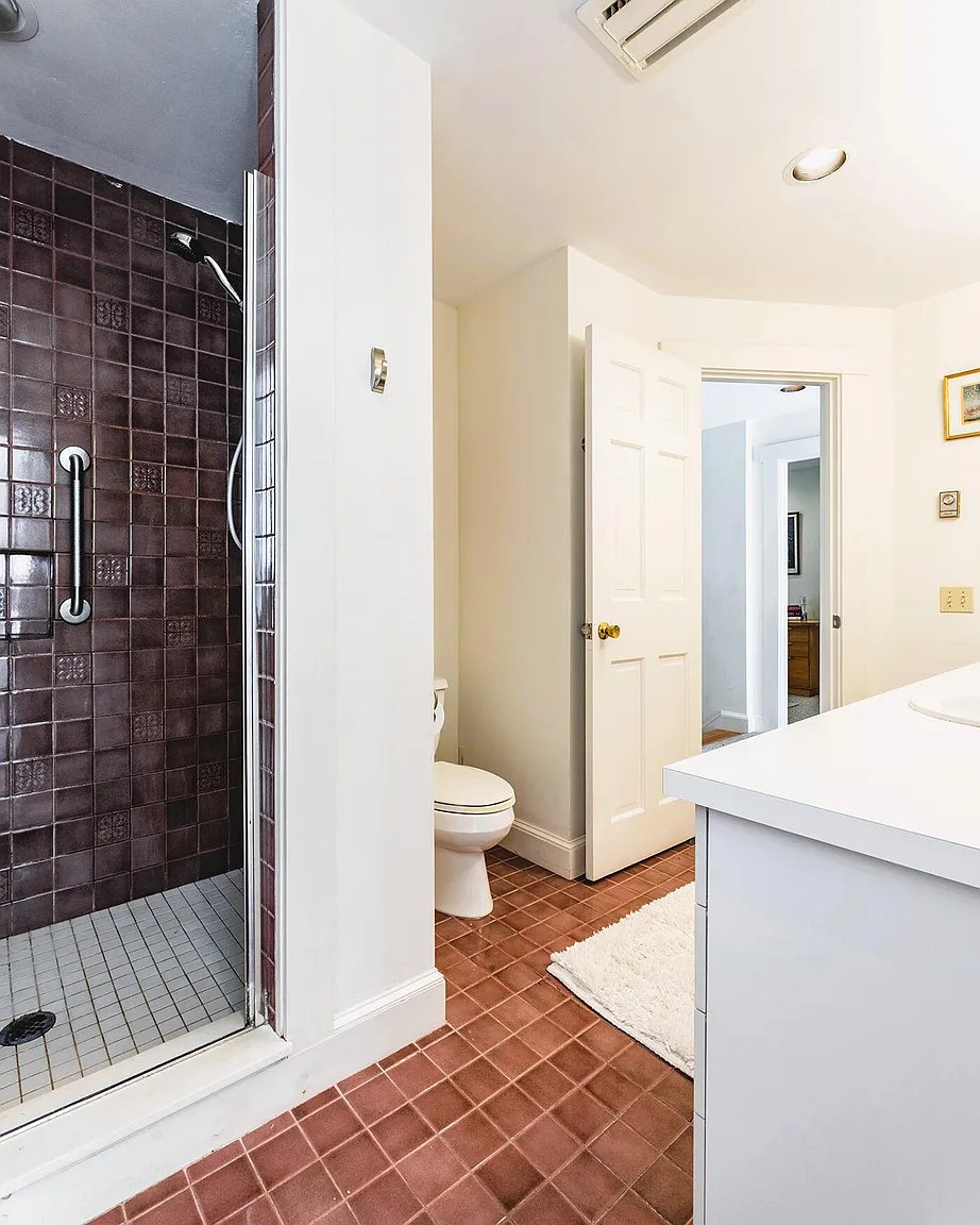 RobinLKing3rd's tweet image. #Part 3 Dream Homes In Maine on 2 acres , its just for fun. we look to see what kind we like , this sits on the ocean  4 bedroom &amp;amp; 3 baths ,  2 other baths and another bedroom , Separate garageBoat rampExpansive groundsDecks surrounding the homeWaterfront homeDeepwater moorings