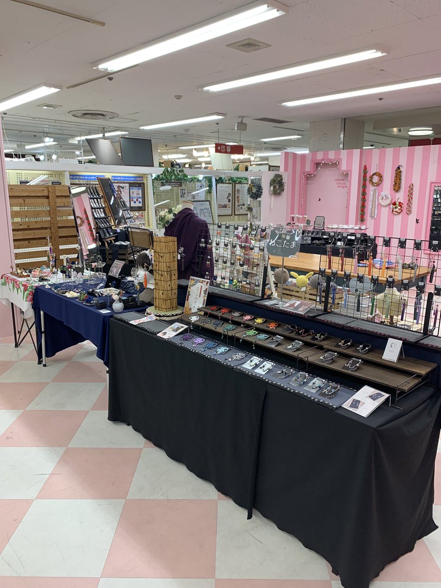 AT_chouchou's tweet photo. アトリエシュシュOpen🩷
本日15時まで【norie】@0825norie がお待ちしています。
新生活応援グッズ　くるくるキャンディ🍭たわし作ってます。
#アトリエシュシュ
#ハンドメイドアクセサリー
#広島の作家さん https://t.co/vYpOBsiKid