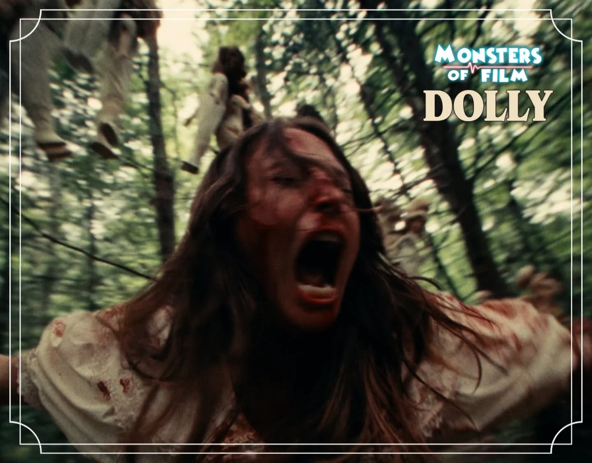 En romantisk vandring blir en mardröm i DOLLY🍼🧸

En galen slasher där en monstruös figur kidnappar Macy för att 'uppfostra' henne som sitt barn! Inspirerad av Texas Chain Saw Massacre, med blodiga twists och William Scott i rollistan.

Skräckfans, missa inte!
📽️ Zita 2, 21 mars