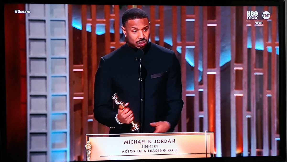 julitofrias's tweet photo. Mejor actor protagonista: Michael B. Jordan por "Sinners" #Oscars https://t.co/QKSK8tIm0V