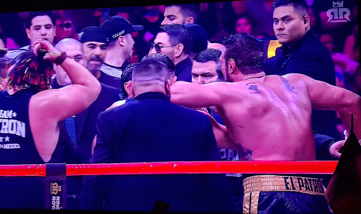 Ricardoayala5's tweet photo. La Barby Juárez tuvo más agallas que Alberto del Río "El Patrón"... #RingRoyale // (ra) https://t.co/iWex5qwfLb