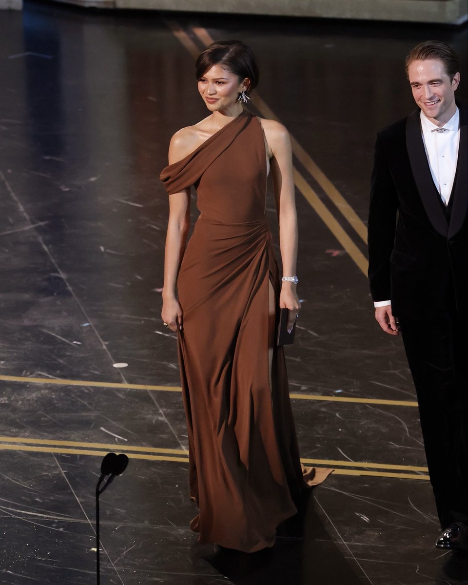 Zendaya stuns at the #Oscars in custom Louis Vuitton!