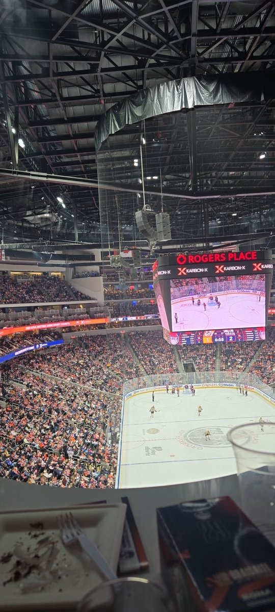 jennawinterburn's tweet image. Hey, #yeg, I dont even know most of you. As we are sitting here in @RogersPlace and cheering on our #Oilers, I am overwhelmed with a sense of community but if you try making the wave happen one more time... I swear to god.... #LetsGoOilers
