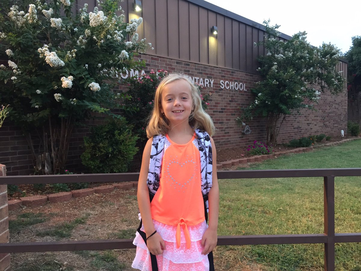 BigIrish71's tweet image. #SeniorSunday TickTock Mr Wick… 10 more weeks until graduation! #firstdayofschool #thirdgrade @alysonnewman26