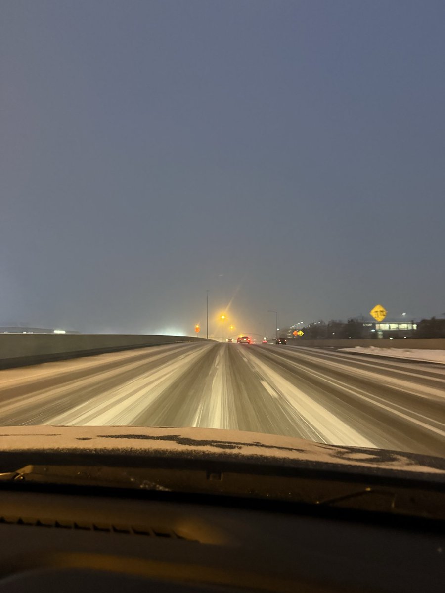 PalmerDivideWX's tweet photo. Roads are awful in Lone Tree. Witnessed 4 spinouts in less than one mile #cowx  @BianchiWeather https://t.co/y1Uf984Hvn