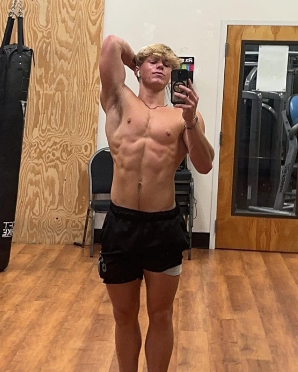 alphadunc's tweet photo. What yall losers up to? #alpha #master https://t.co/8ou3UIPD58