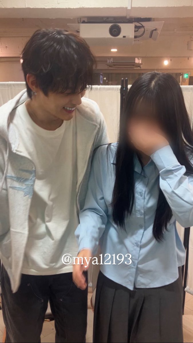 mya12193's tweet photo. 260315 
여자 무서운지 모르고.. 막 안아주네

#胡翰文 #후한원 #huhanwen https://t.co/Ymz4Xh5i2o