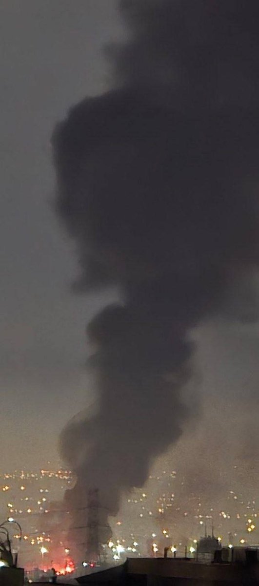 rawifuleriya's tweet photo. 🇺🇸🇮🇷🇮🇱⚡️- Explosions in Iran, Tehran.
#IranWar‌ #IranWar‌ #tehran #Israël https://t.co/y3IQFW4neT