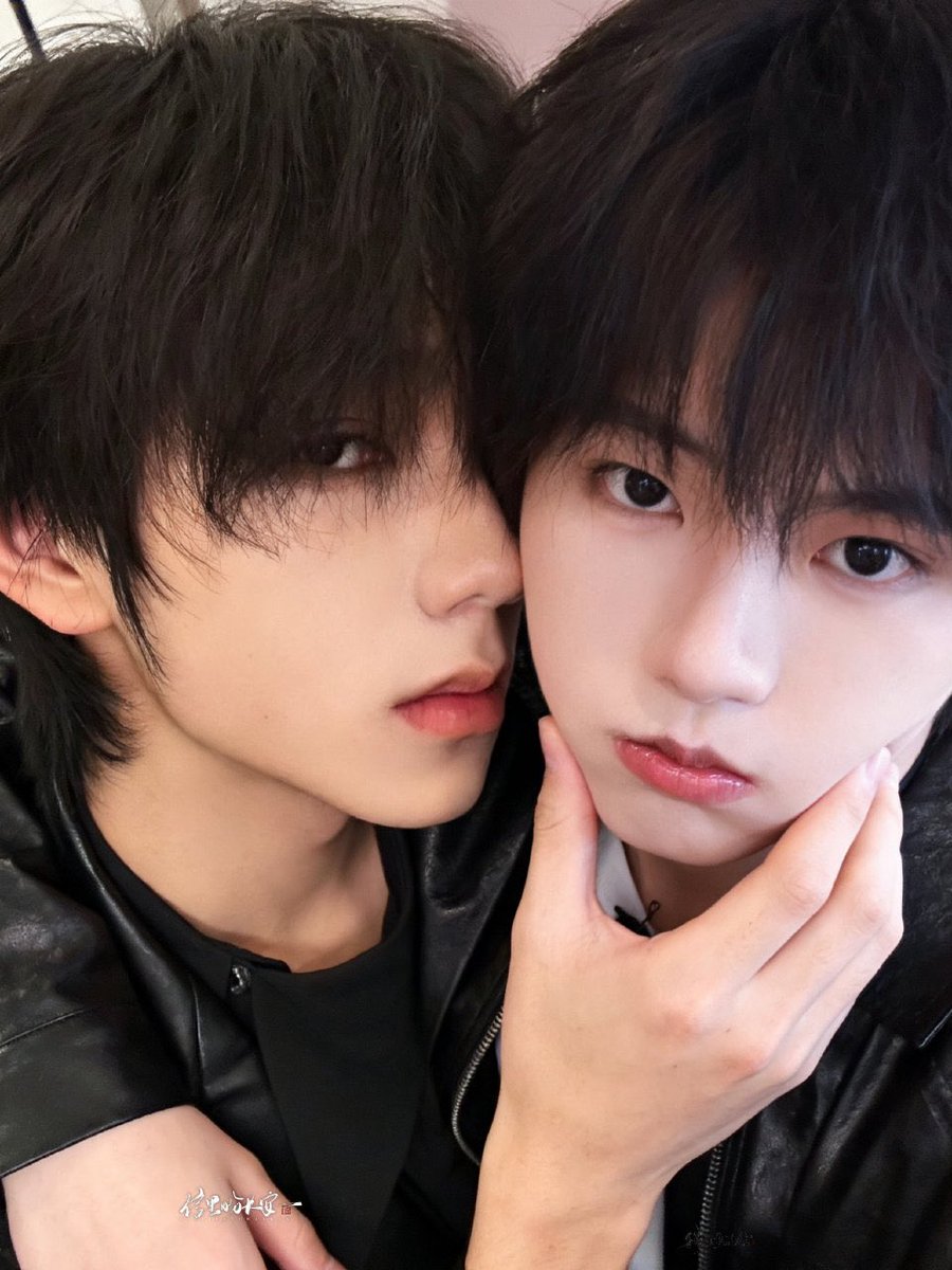 wreflectionm1's tweet photo. 和你们这些没哥哥的没话说 #橹穆 https://t.co/6xO35rYJgg