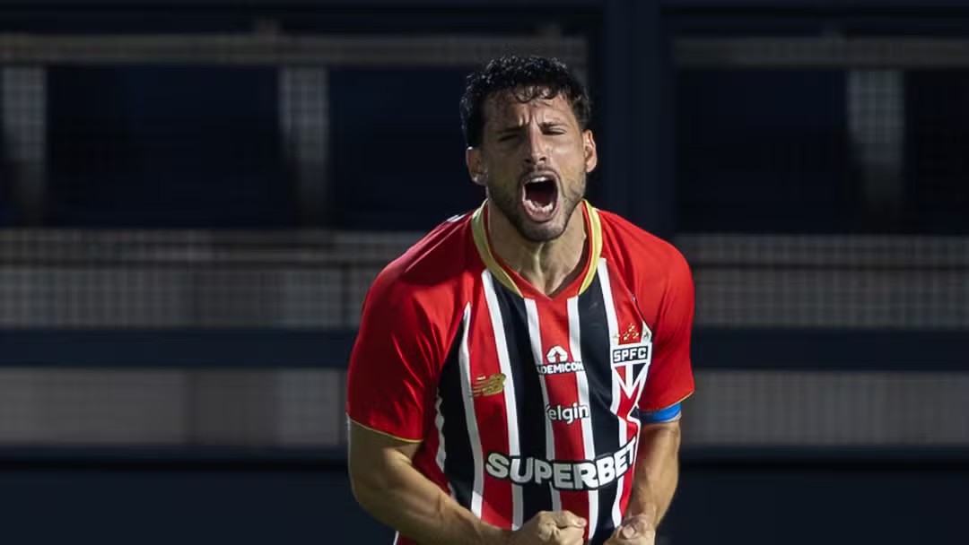 Lutou.
Marcou.
Preencheu espaços.
Recebeu 1 bola em boas condições e fez o gol da vitória.

O sofrido torcedor do SPFC se sente representado por Jonathan Calleri.

📷: GE