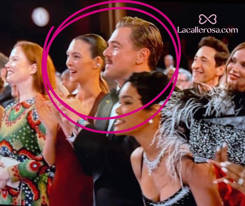 lacallerosa_com's tweet photo. Leonardo DiCaprio sorprendió al aparecer con su novia Vittoria Ceretti en los Oscar.
La pareja rara vez se deja ver junta en eventos públicos.
#Hollywood siempre encuentra la forma de sorprender.

#Oscar2026 https://t.co/1fwbBVcIJI