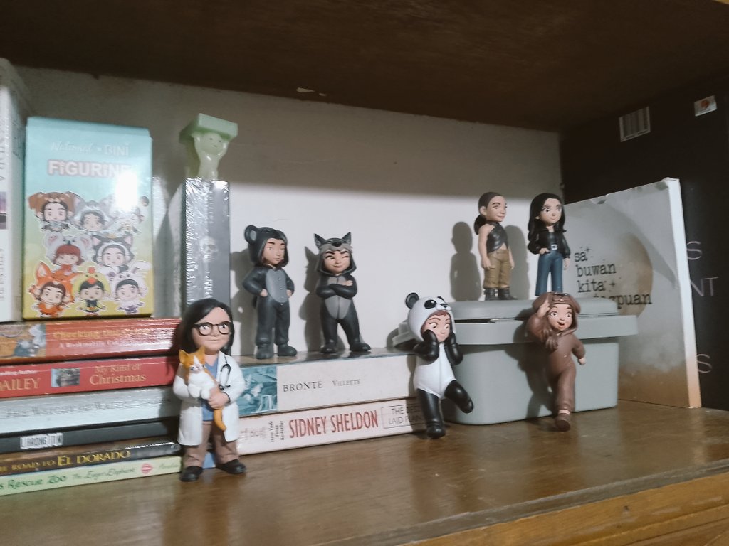 ray_riel69's tweet photo. Laguna to QC rilkwik Ang peg๐. Another Bloominary sesh, another fig, now I have to buy more books for designing the shelf๐๐ซถ
#Bloominary #ArtsyMaloi @BINI_ph https://t.co/h5lCUM5vOf