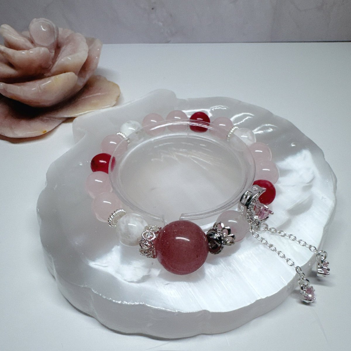 amiko_5151's tweet photo. 最近ハンドメイドりぼんと、天然石のブレスレットを作っています💎✨
手帳につけらるストラップも作成中です💕
チャクラに興味がある方も🥰
お手頃〜ありますのでお気軽にお声がけください💕 https://t.co/YFKmcFF3C8