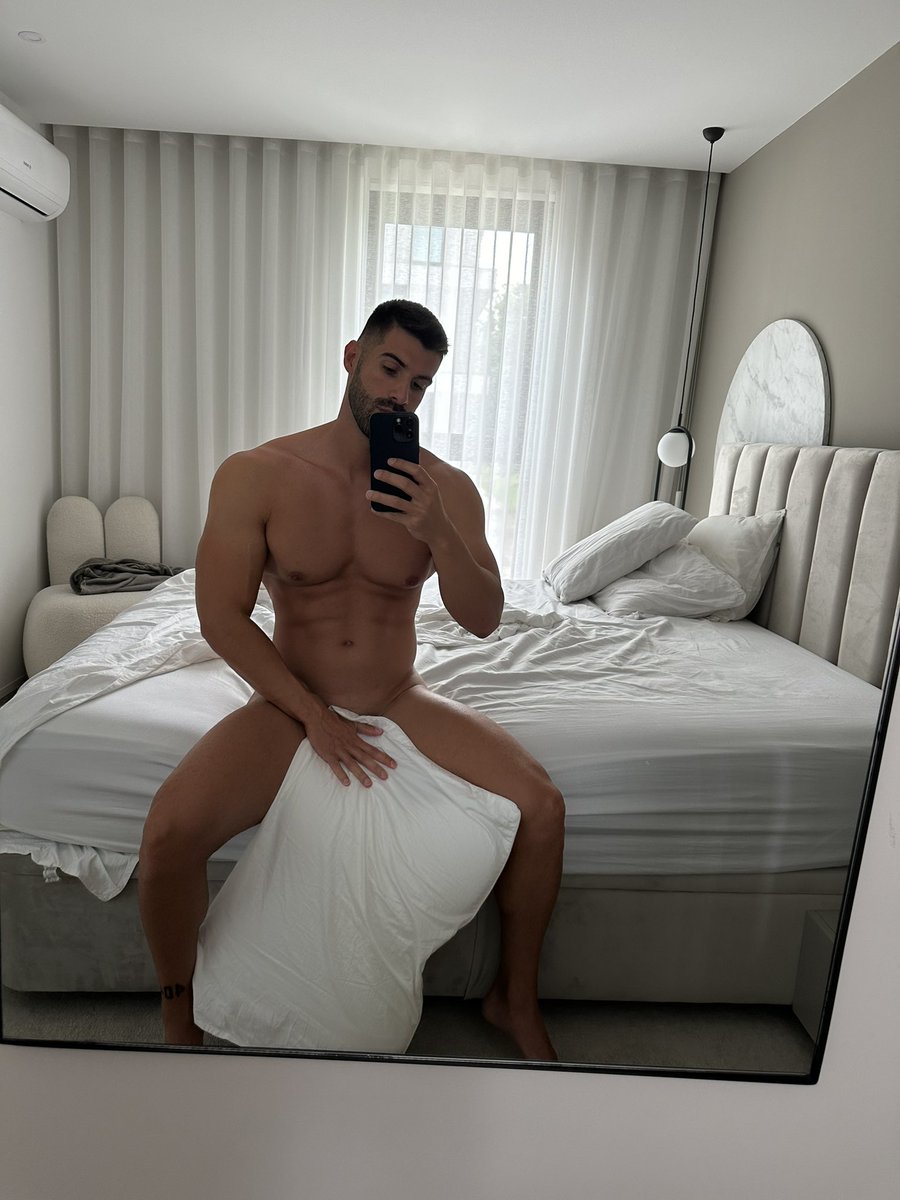 Harry Hart model tweet media