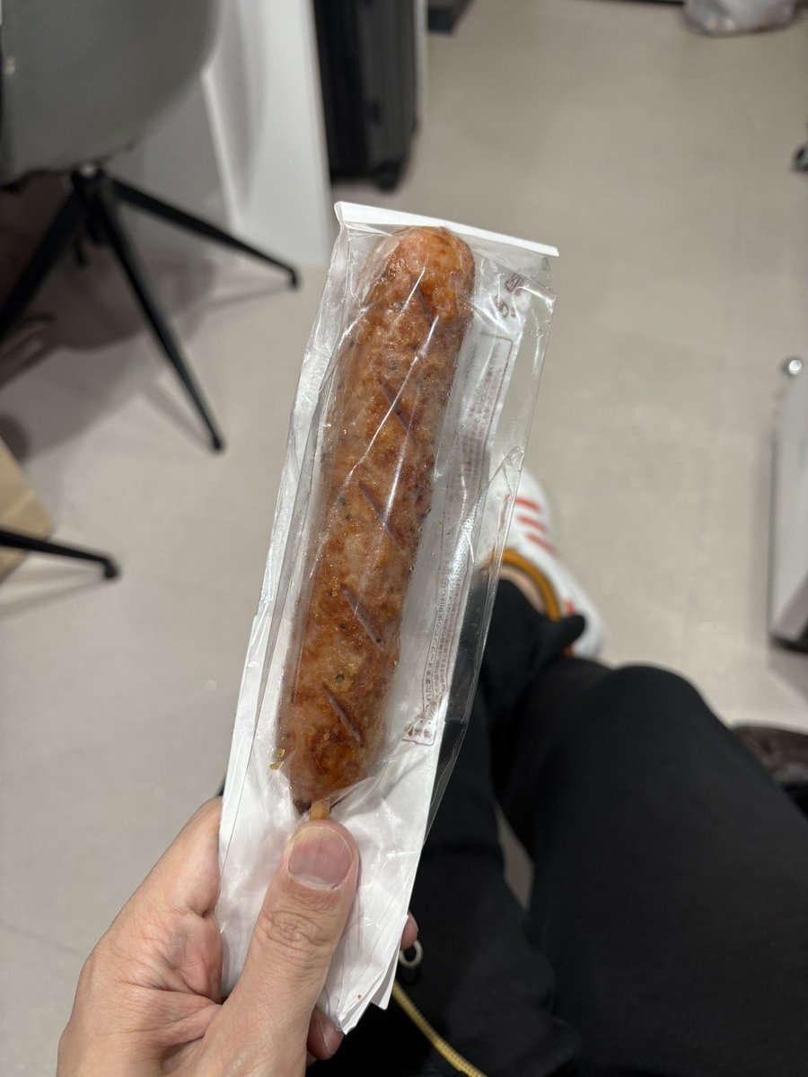makitamachine's tweet photo. 「そう来ないでよ、クライシス」
本日千穐楽です

満員御礼
当日券はありません

ミスなく怪我なく行くぞー！

ウインナー！！！

画像はフランクフルトですw https://t.co/lY8h80soq5