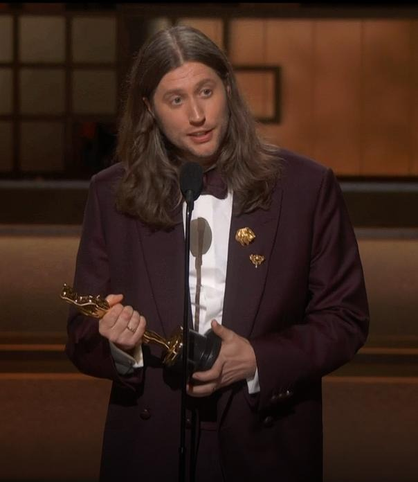 micdesart's tweet photo. Um salve pro @Felcca que foi o único brasileiro a levar o #oscars2026 hj https://t.co/q8a0isyZhj