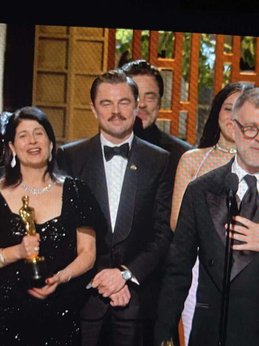 Why is Leo morphing into benicio del toro #oscars