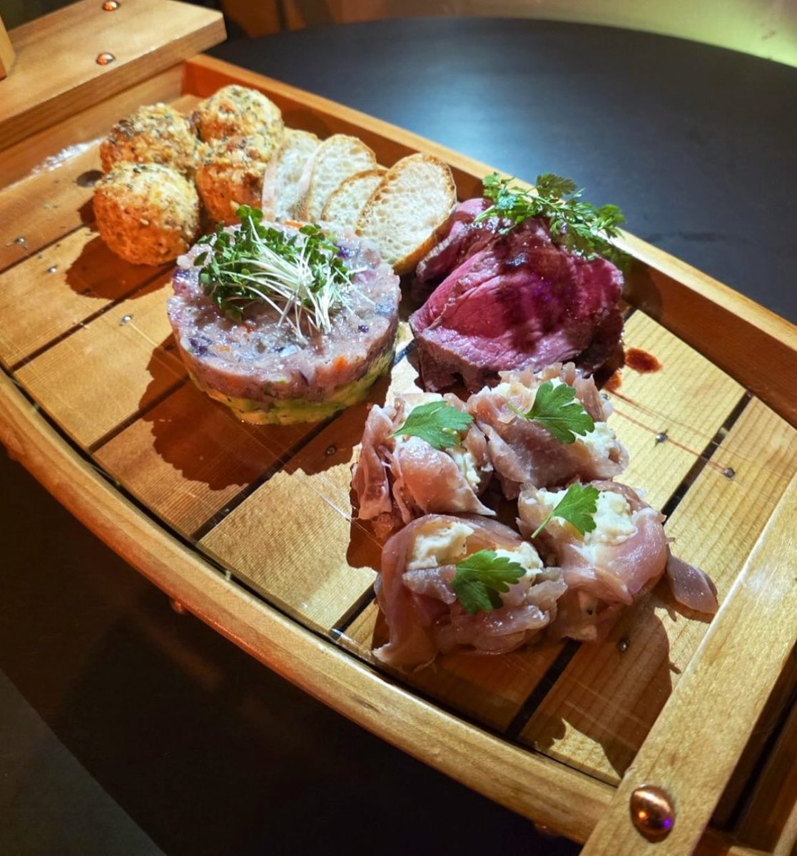 Bar_5SEASON's tweet photo. 本日もオープンしております🎶

こちらはパーティー限定前菜の盛り合わせになります🍽
詳しい料理の説明はInstagramにて公開🌈📸
春の歓送迎会などに是非ご利用ください💫

#5season #飯テロ #グルメ #横浜グルメ 
#横浜 #野毛 #みなとみらい #カフェ #Bar 
#グルメ好きな人と繋がりたい https://t.co/GhZdUAcUCo