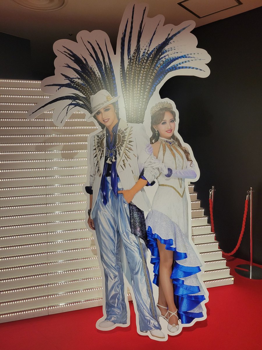 karinahuang77's tweet photo. 私にとって、ここは一番幸せになれる場所。いつも温かいパワーをありがとう。
​二日間で三公演とお茶会！
幸せと驚きがいっぱいの、最高の弾丸遠征でした。
フルパワーチャージ完了！
また頑張れます！
​
#星組 
#暁千星
#弾丸遠征 
#東京宝塚劇場 https://t.co/CM2O0wtVbF