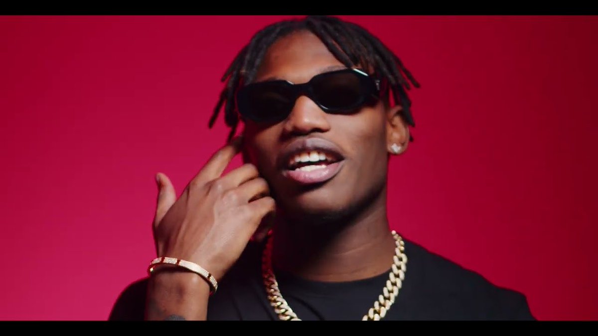 Nella vita bisogna lavorare sodo per raggiungere i massimi obiettivi. Ci vuole umiltà, ambizione, perseveranza, forza, dedizione ed anche fortuna, ma quest’ultima aiuta solo gli audaci. 

Chi ce la fa.                                     Chi no.