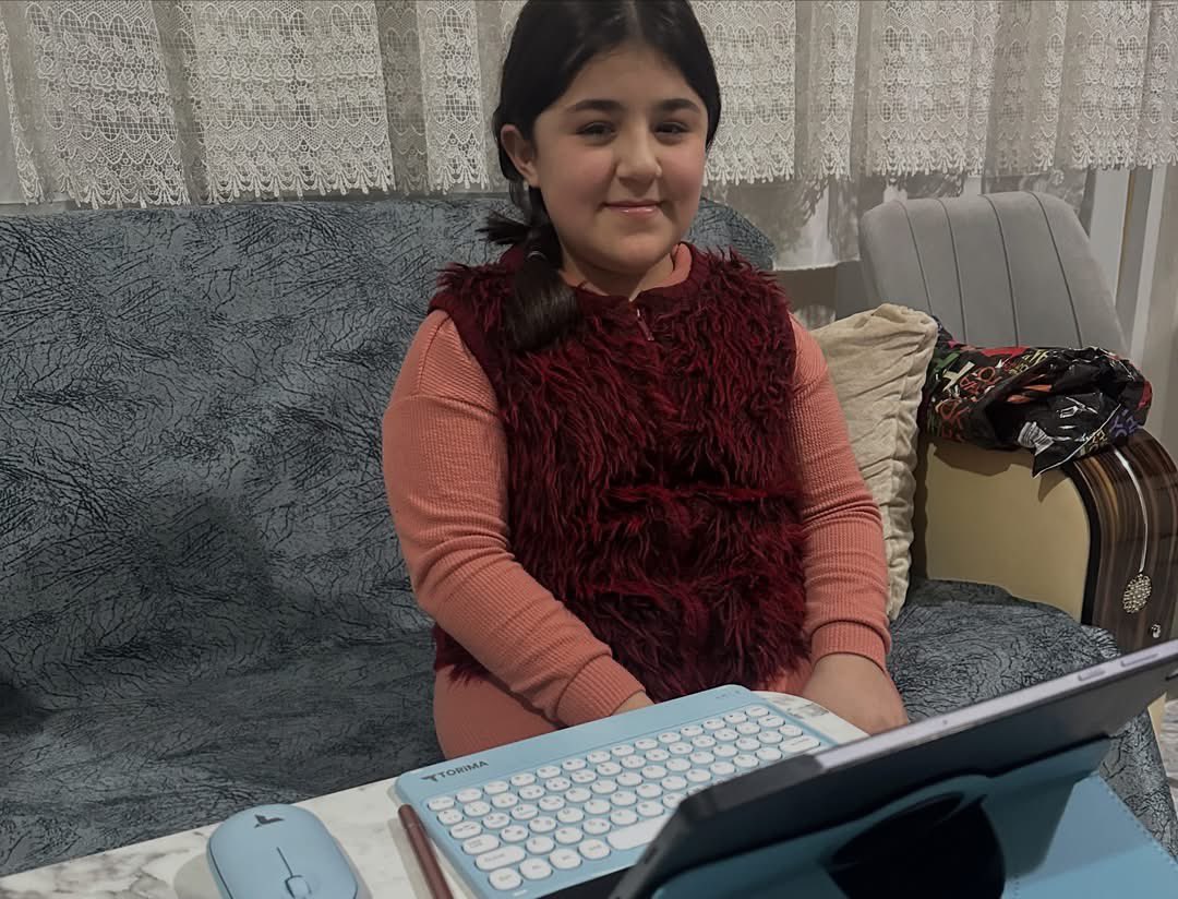 Ak Parti Finike Kadın kolları başkanımız Tuğba kiriş ve Ana kadememizden Muhammet Altıntepe ve yönetimimiz olarak Cam kırığı rahatsızlığı olan Adile kızımızın hayalini gerçekleştirdik
<a href="/alicetin_07/">Ali Çetin</a> 
<a href="/GlinZboz/">Gülçin Özboz🇹🇷🇹🇷</a> 
<a href="/HakannnBayar/">HakanBayar🇹🇷</a> 
<a href="/AriciKiris/">TUĞBA ARICI KİRİŞ</a>