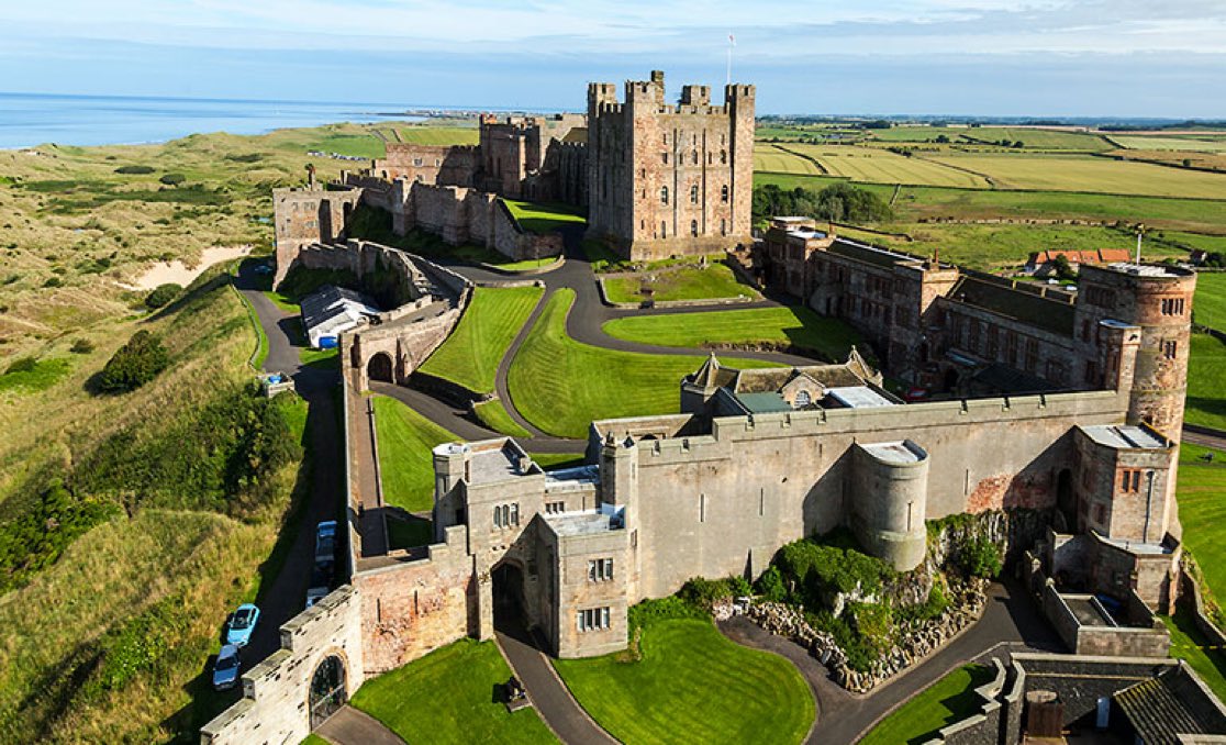 mysticcastIe's tweet photo. Bamburgh Castle, England 🏴󠁧󠁢󠁥󠁮󠁧󠁿 https://t.co/zCd9dYsUfK