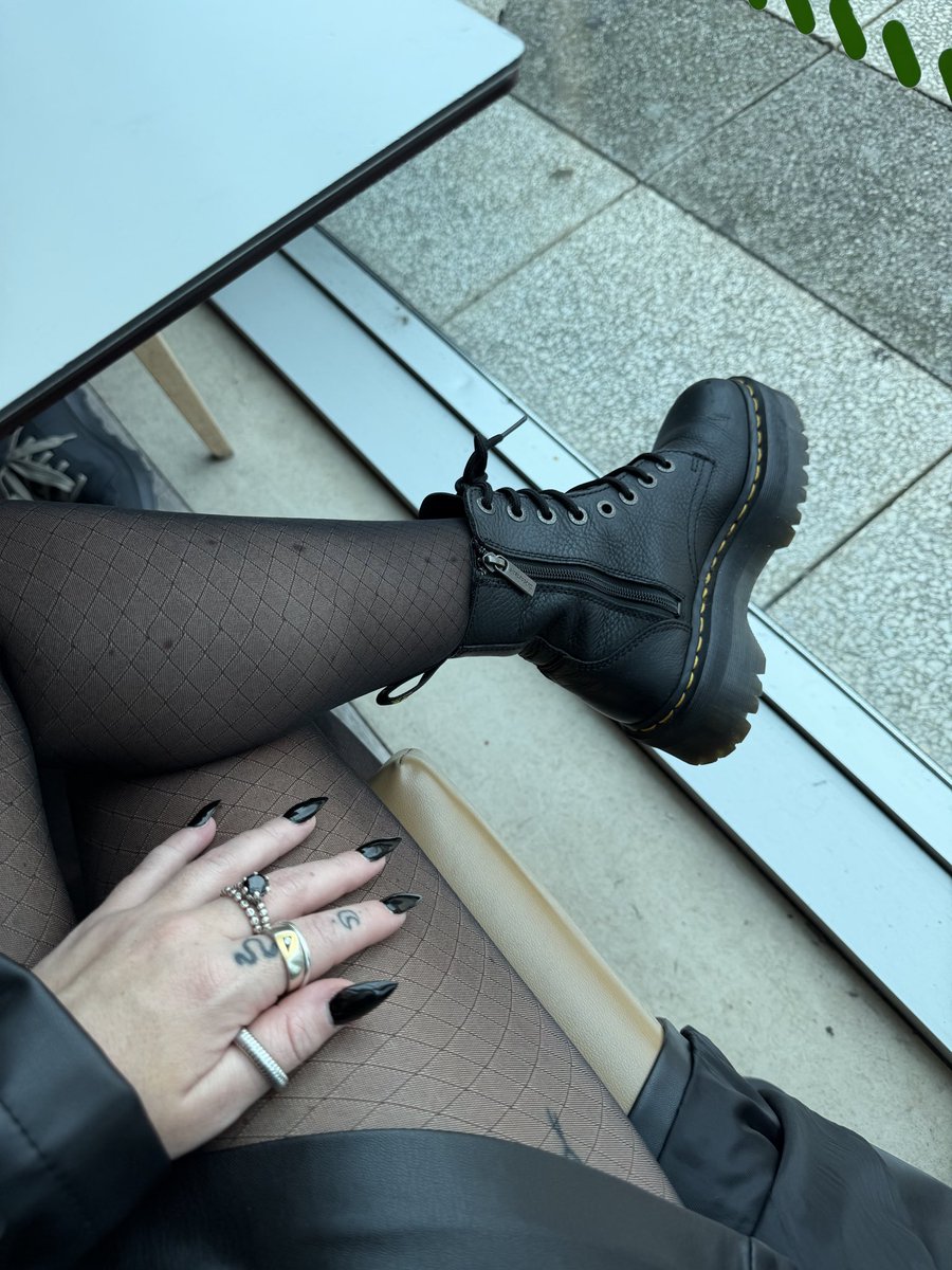 Goddess_Nele's tweet photo. Knie nieder, Sklave und leck die Stiefel der Göttin brav!
Dann bedank dich artgerecht 💰🤑
Nach längerer Pause bin ich nun hier wieder da und erwarte Bewerbungen von euch losern. https://t.co/7oE8lECUyW