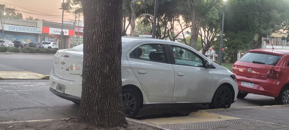 Caro__Miranda's tweet photo. Recién la gente. Muy empatica 
#berazategui #ducilo https://t.co/pgcDjfZRFZ