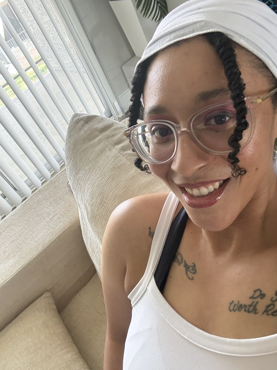 Jazmine is Editing tweet media