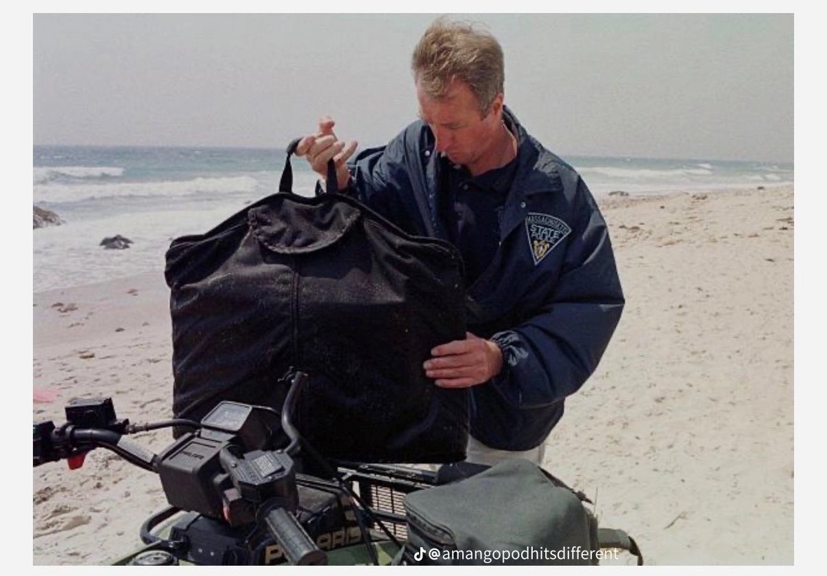 TheHouseoftheMuse tweet media