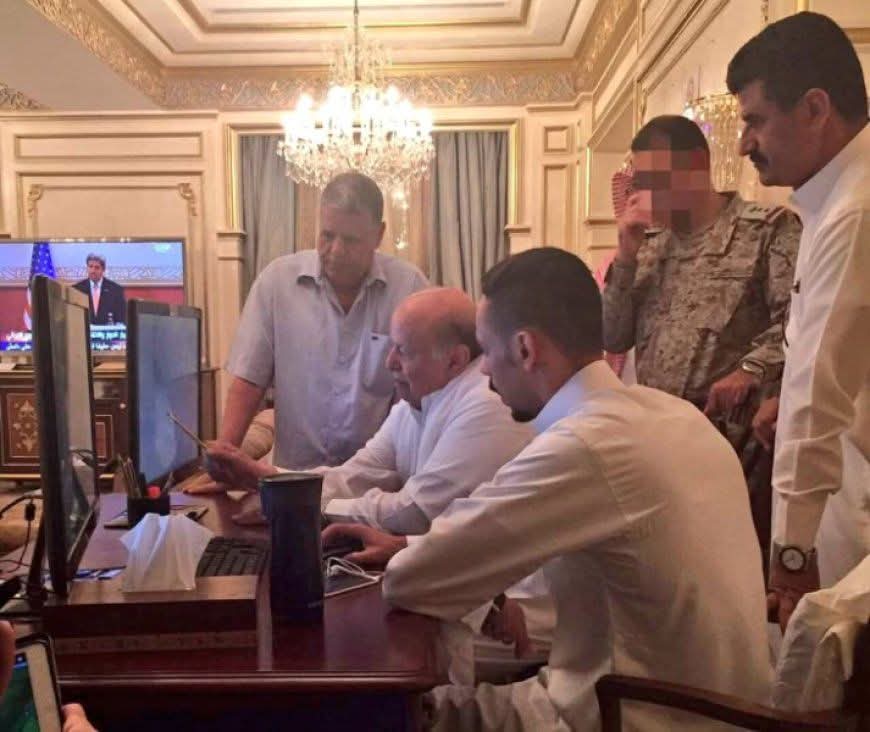 naife_albakry's tweet photo. تحرير عدن… ملحمة صنعت فجر الحرية وأعادت لليمن ع��ته
في الذكرى الحادية عشرة لتحرير العاصمة المؤقتة عدن، يقف اليمنيون اليوم بإجلال أمام محطة وطنية خالدة تستحضر واحدة من أعظم الملاحم في تاريخ اليمن المعاصر؛ ملحمة غيّرت م��ار الأحداث وأسقطت مشروع الانقلاب الحوثي. إنها ذكرى السابع والعشرين من رمضان 2015م، التي لم تكن مجرد نصر عسكري عابر، بل لحظة فارقة في مسار الصراع من أجل استعادة الدولة وصون الهوية الوطنية.
في تلك الأيام العصيبة تجلت إرادة أبناء عدن واليمنيين عموما في أبهى صورها، حين تحولت شوارع المدينة وأحياؤها إلى ميادين للمقاومة والصمود. قاتل أبناء المدينة الباسلة إلى جانب رجال المقاومة وأبطال القوات المسلحة والأمن بشجاعة نادرة، رافضين الخضوع لغطرسة المليشيات التي حاولت فرض واقع بالقوة ومصادرة إرادة الشعب.
ورغم قسوة الحصار وعمليات القصف العنيف التي استهدفت المدينة وأحي��ءها، ازداد أبناء عدن إصرارا على الدفاع عن مدينتهم وكرامتهم، حتى أذن الله بالنصر، وانتصر صوت الحياة على آلة الحرب�� واستعادت عدن حريتها بعد معركة طويلة جسدت أسمى معاني التضحية والفداء.
وفي قلب هذه الملحمة الوطنية تقف أسماء خالدة لقادة كبار ارتقوا شهداء وهم يسطرون بدمائهم الزكية معالم النصر والحرية. وفي مقدمتهم الشهيد القائد علي ناصر هادي، والشهيد اللواء جعفر محمد سعد، والبطل أحمد سيف اليافعي، والشهيد المناضل عمر سعيد الصبيحي، واللواء صالح الزنداني ، واللواء عبد القادر العمودي، والشهيد الشيخ راوي، والشهيد القائد سامح الحسني، والشهيد القائد احمد الادريسي ، والفقيد أديب العيسي إلى جانب كوكبة من الأبطال الذين ستظل تضحياتهم مضيئة في ذاكرة الوطن ومنارة للأجيال القادمة.
لقد جسدت ملحمة تحرير عدن واحدة من أروع صور التلاحم الوطني، حيث توحدت المقاومة الشعبية والمجتمع العدني في معركة واحدة هدفها الدفاع عن المدينة واستعادة الدولة. ولم يكن المقاتلون وحدهم في هذه المواجهة، بل وقف المجتمع العدني بأكمله خلفهم بالدعم والإسناد رغم قسوة الظروف، في صورة عكست عمق الانتماء الوطني وروح التضامن التي عُرفت بها هذه المدينة العريقة.
كما جاء هذا الانتصار التاريخي بدعم وإسناد أخوي صادق من الأشقاء في تحالف دعم الشرعية بقيادة المملكة العربية السعودية بقيادة خادم الحرمين الشريفين الملك سلمان بن عبدالعزيز وسمو ولي عهده الأمير محمد بن سلمان "حفظهما الله"،، الذين وقفوا إلى جانب الشعب اليمني في واحدة من أصعب مراحله التاريخية، وكان لهذا الدعم دور مهم في تعزيز صمود اليمنيين وقلب موازين المعركة حتى تحقق النصر واستعادت عدن حريتها
وفي سياق استحضار محطات النضال الوطني، لا بد من الإشادة بالدور الوطني الذي اضطلع به فخامة الرئيس السا��ق عبدربه منصور هادي خلال المرحلة المفصلية التي شهدتها البلاد، حيث قاد معركة الدفاع عن الشرعية الدستورية في مواجهة الانقلاب الحوثي، وتمسك بخيار استعادة الدولة والحفاظ على مؤسساتها. وقد شكّلت مواقفه في تلك المرحلة ركيزة مهمة في توحيد الصف الوطني وحشد الدعم الإقليمي والدولي لمساندة الشعب اليمني في معركته الم��يرية ضد المشروع الانقلابي.

لقد شكل تحرير عدن نقطة تحول استراتيجية في مسار المواجهة مع المشروع الحوثي الانقلابي، إذ مثل بداية حقيقية لانكساره، ومن هذه المدينة انطلقت شرارة الأمل نحو استعادة بقية المحافظات. وأصبحت عدن منذ ذلك اليوم رمزا للصمود الوطني وبوابة النصر التي أعادت الثقة بإرادة الشعب اليمني وقدرته على الانتصار مهما بلغت التحديات.
إن إحياء ذكرى تحرير عدن اليوم لا يمثل مجرد استحضار لحدث تاريخي، بل مناسبة وطنية لتجديد العهد لتضحيات الشهداء والجرحى الذين قدموا أرواحهم دفاعا عن الوطن. كما أنها دعوة لتعزيز روح الوحدة والعمل الوطني المشترك من أجل بناء مؤسسات الدولة وترسيخ سيادة القانون وتحقيق تطلعات اليمنيين في الأمن والاستقرار والتنمية.

وفي هذه الذكرى نجدها فرصة لنجدد الدعوة إلى رئيس مجلس القيادة الرئاسي فخامة الرئيس الدكتور رشاد العليمي وأعضاء المجلس ورئيس مجلس الوزراء الدكتور شائع الزنداني وأعضاء المجلس ، وبدعم الأشقاء في تحالف دعم الشرعية بقيادة المملكة العربية السعودية، لمواصلة الجهود نحو بناء مؤسسات الدولة وترسيخ سيادتها وتعزيز حضورها في العاصمة المؤقتة عدن وم��تلف المحافظات، والعمل على دمج التشكيلات العسكرية والأمنية تحت مظلة الدولة بما يعزز الأمن والاستقرار ويخدم مصلحة الوطن والمواطن، إلى جانب استكمال معركة استعادة الدولة وتحرير ما تبقى من الأراضي اليمنية من مليشيا الحوثي، حتى ينعم كل شبر في اليمن بالأمن والاستقرار وتعود الدولة بكامل مؤسساتها وسلطتها، وبهذا الصدد نثمن الجهود التي يبذلها رئيس وأعضاء مجلس القيادة الرئاسي ورئيس الوزراء والحكومة في  النهوض بواقع المدينة.