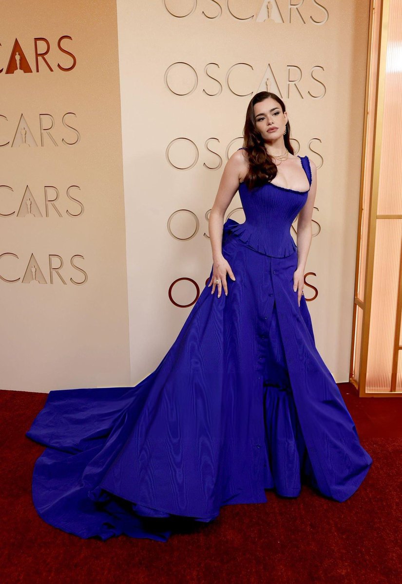 aphroditegetsme's tweet photo. THESE dresses are what you wear to the #Oscars https://t.co/yOMJMXmum7