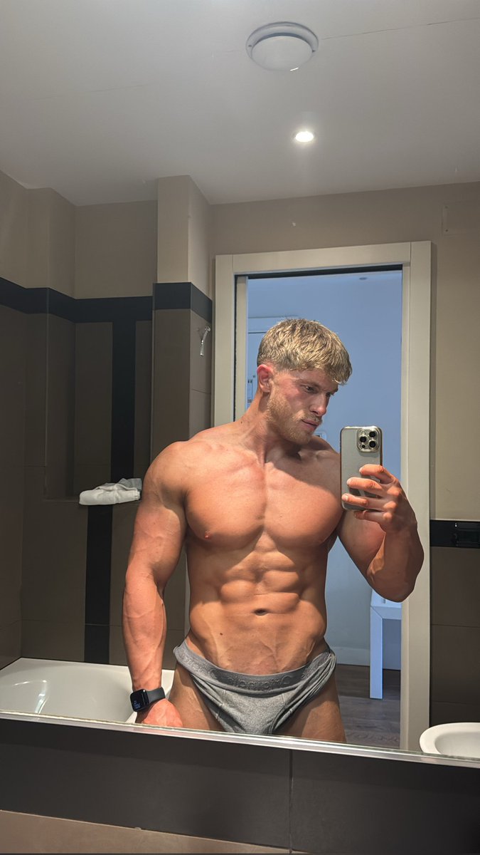 alphaalex tweet media