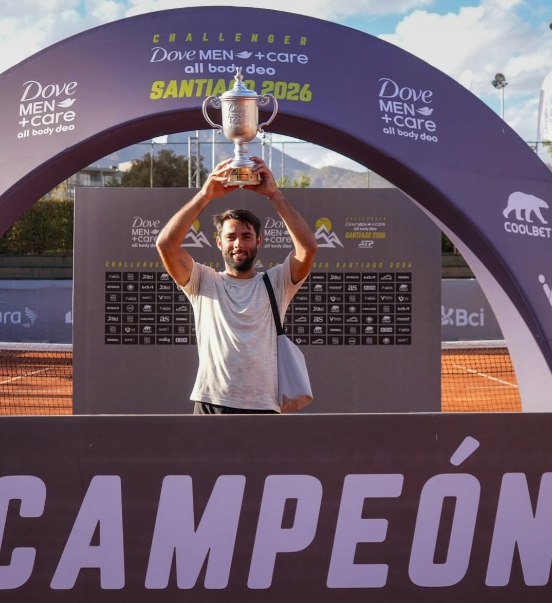 Tenisinfo247's tweet photo. El argentino Genaro Olivieri salió campeón del Challenger de Santiago🇨🇱, tras vencer al portugués Henrique Rocha (169 ATP), por doble 6-4. El nacido en Bragado, que ganó el tercer título Challenger de su carrera y el primero de 2026, subirá al puesto 192 del escalafón mundial. https://t.co/C8gqEbDBXS