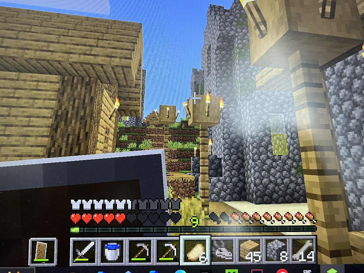 d0lphin1126's tweet photo. #day170 #minecraft
コカトリス強すぎん？
てか村見っけたけど教会3個の家事や０ってなんだよ
ばらんすわるすぎんだろ https://t.co/bvJb2G5w7k