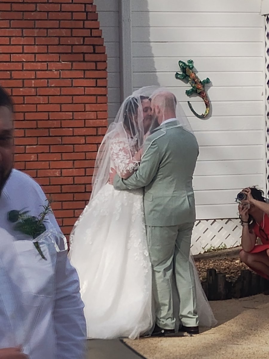 ShawdoSong's tweet photo. Wedding Day of My brother and His Now Wife Ashley I hope their love last forever. https://t.co/csNLHOkPFw