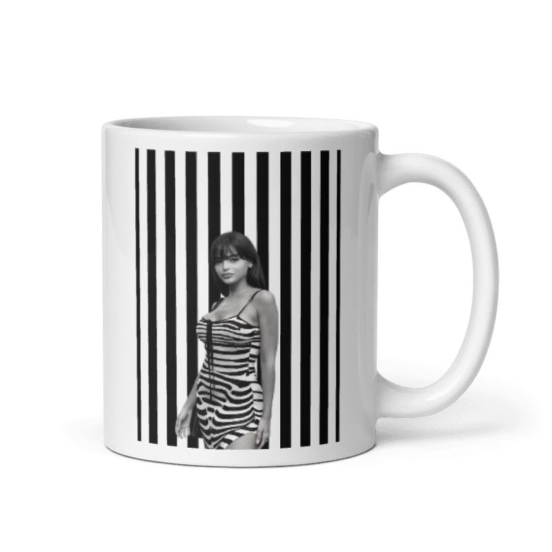 LisaaRamos's tweet photo. My little merch collection is officially live! 🖤

You can find everything in the Shop section here:

https://t.co/ML24UoU91j https://t.co/VjhusaiPPu