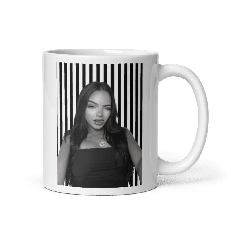 LisaaRamos's tweet photo. My little merch collection is officially live! 🖤

You can find everything in the Shop section here:

https://t.co/ML24UoU91j https://t.co/VjhusaiPPu