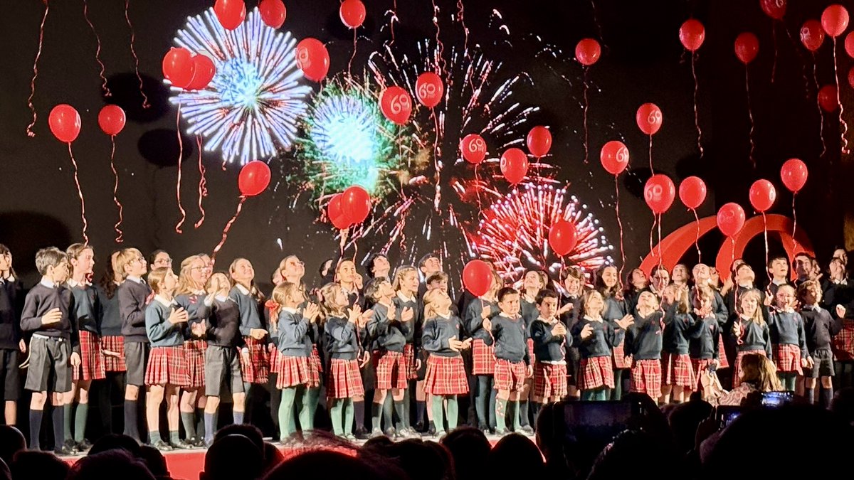 MiravallesRedin's tweet photo. Sesenta años de historia celebrados en familia.
Miravalles–El Redín conmemoró su 60 aniversario en un acto que reunió ayer a alumnos, profesores y padres.
Sesenta años acompañando a las familias en la educación de sus hijos. Sesenta años siendo tu colegio.
#megustamicole https://t.co/r2k0ttD118