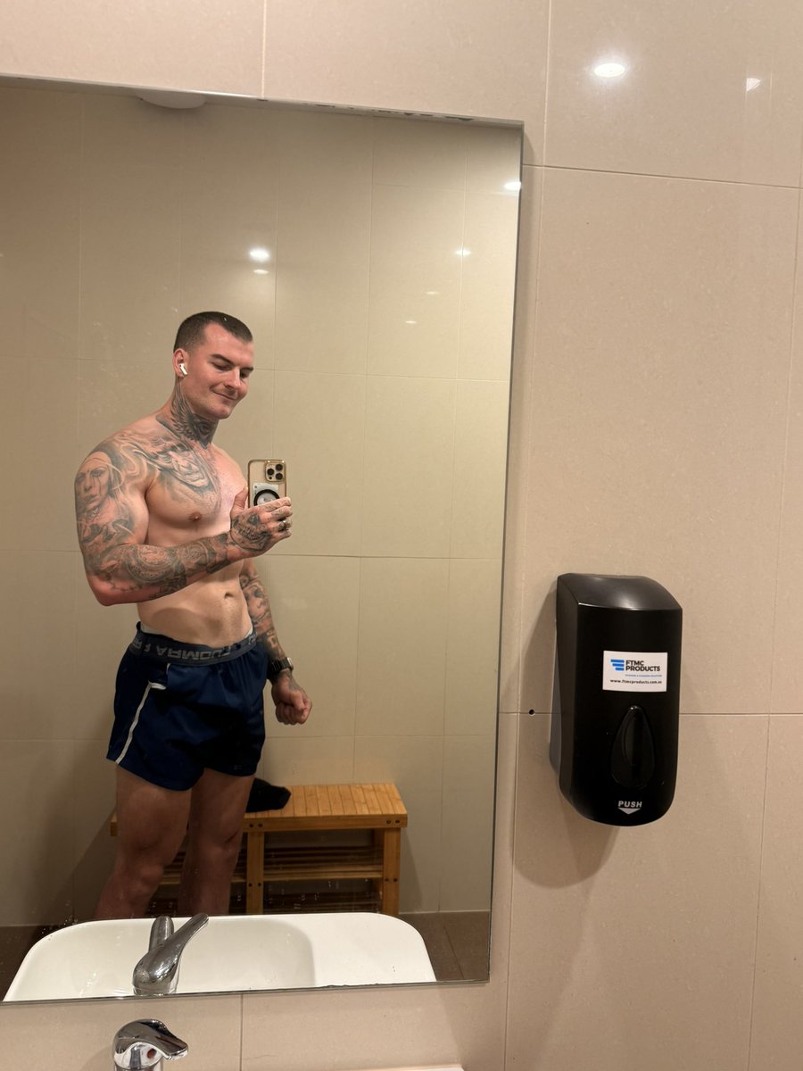 The OG Aussie VERS tradie tweet media